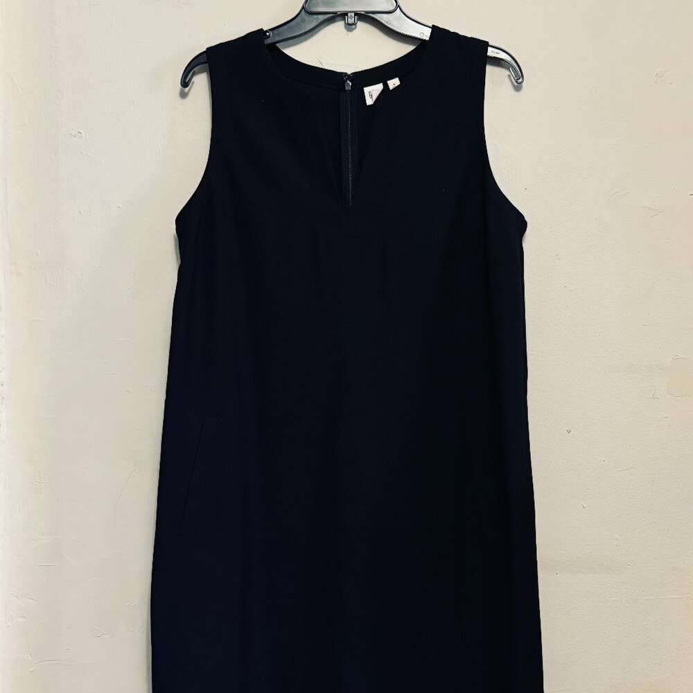 Gap Sleeveless Black Mini Casual Dress Front Pockets V Neck
